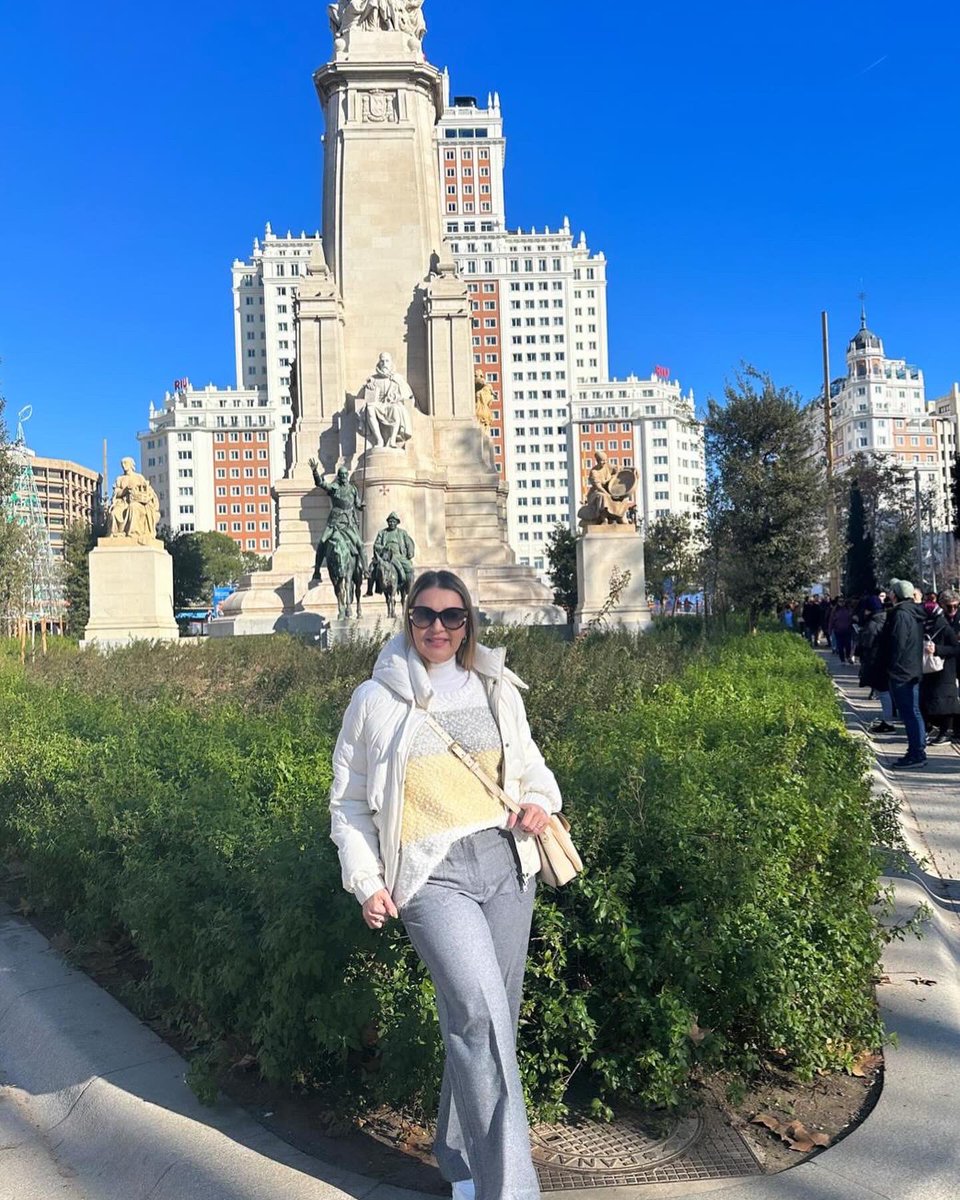 LaVillarrealMx's tweet photo. Vacaciones navideñas por Madrid 🇪🇸❤️ ¿cómo se la están pasando? #werifans #LaVillarreal #Ajá https://t.co/VhAJXDciUz