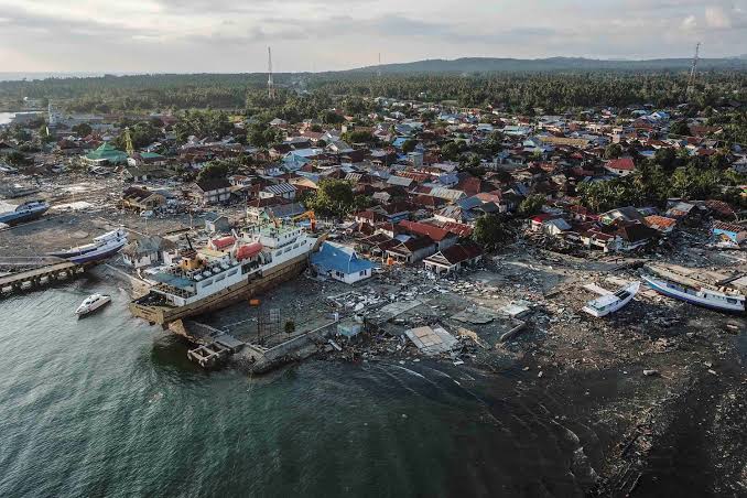 Cosmos_Science_'s tweet image. #OTD in 2004, the Mw 9.1 earthquake that struck Indonesia&apos;s Sumatra-Andaman Islands caused a massive tsunami, killing nearly 230,000 people and displacing 1.2 million in 10 countries in Southeast Asia and East Africa.