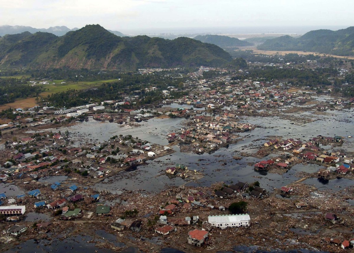 Cosmos_Science_'s tweet image. #OTD in 2004, the Mw 9.1 earthquake that struck Indonesia&apos;s Sumatra-Andaman Islands caused a massive tsunami, killing nearly 230,000 people and displacing 1.2 million in 10 countries in Southeast Asia and East Africa.