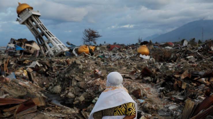 Cosmos_Science_'s tweet image. #OTD in 2004, the Mw 9.1 earthquake that struck Indonesia&apos;s Sumatra-Andaman Islands caused a massive tsunami, killing nearly 230,000 people and displacing 1.2 million in 10 countries in Southeast Asia and East Africa.