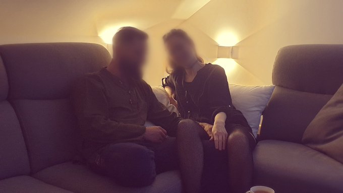 They started their "mating game" 😏  hubby https://t.co/VvKcwm9ub6