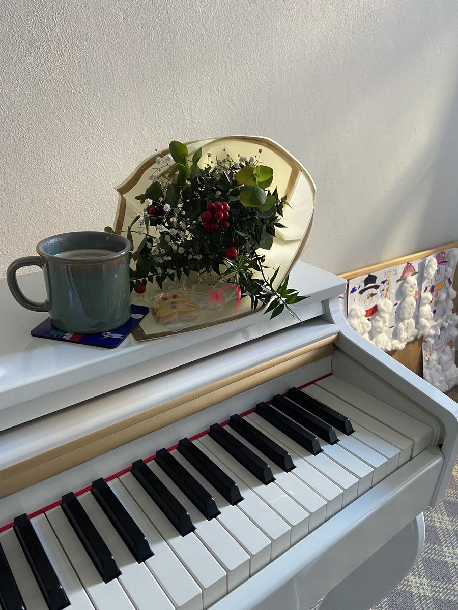 Öğrenciden alınan kokina çiçeği de sevgiye dahil olmalı 🥰🫶☃️🤶