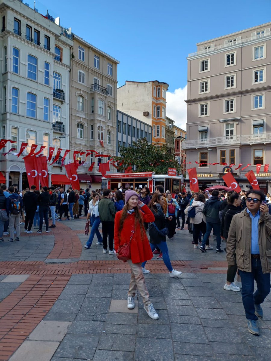 In Turkey, some kind of holiday is obvious! ❤️There are red flags everywhere! 🏃‍♀️I very well took a red coat on this trip🍀😂 #hellotürkiye 
#turkey #turkey🇹🇷 #allshotsturkey #instaturkey #vscoturkey #instagramturkey #igersturkey #turkeyday #antalyaturkey #turkeyphotooftheday