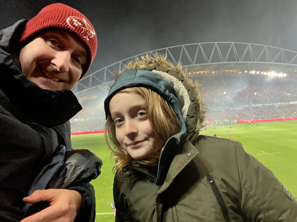 eamonnash's tweet photo. #MUNvLEI #Thomondparkselfie COME ON MUNSTER @gisellecamp https://t.co/t9sLTxte2Q