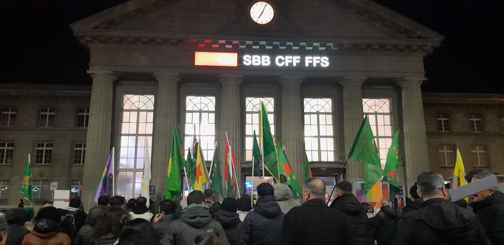 gegen_oben's tweet image. Demo in Biel gegen die Angriffe des türkischen Staates auf Rojava!
Jetzt ist es an uns nicht still zu sitzen, #RojavaIsUnderAttack und das Bedeutet auch all seine Errungenschaften! 
Morgen auch in Bern: 15 Uhr auf dem Bahnhofplatz