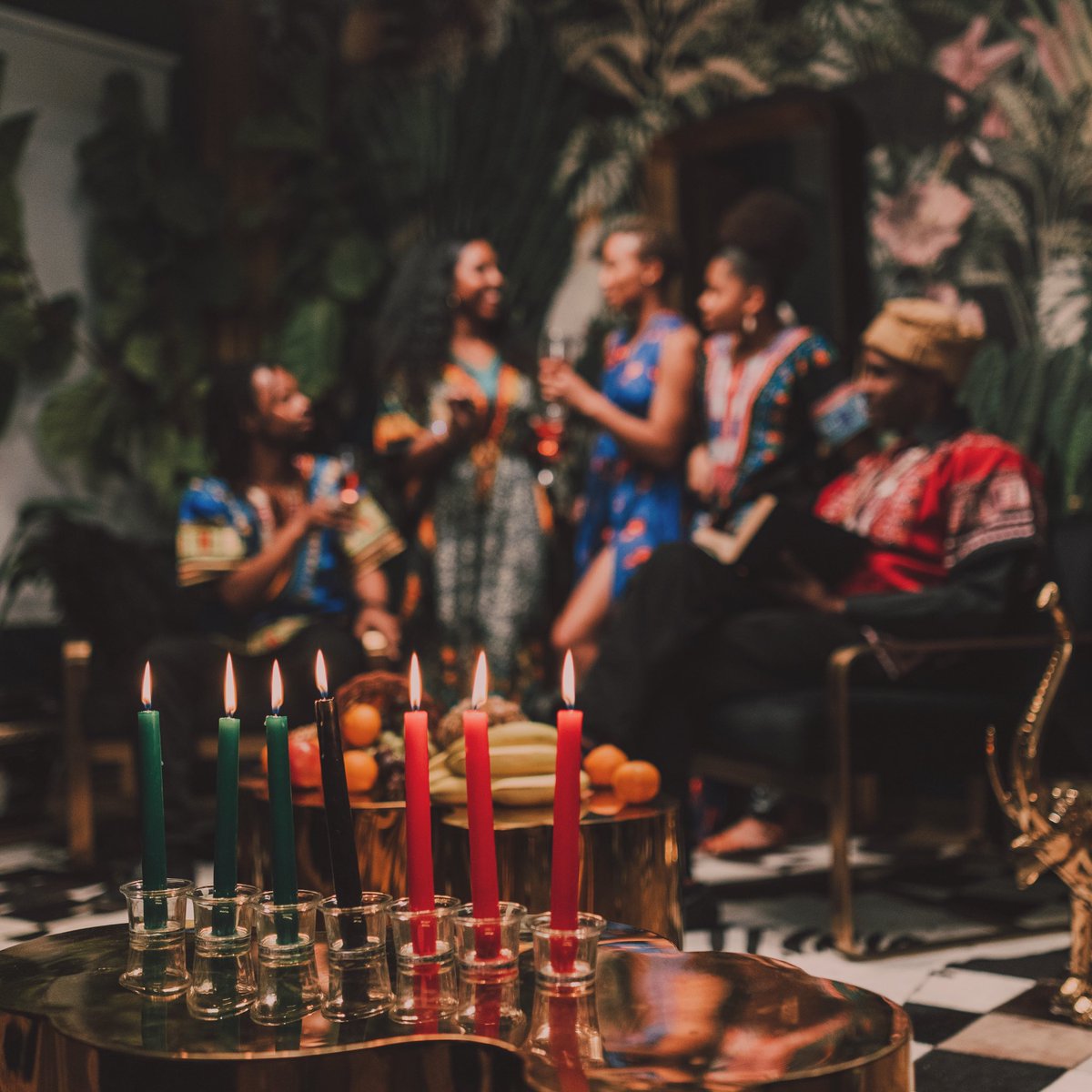 HalsteadSquare's tweet photo. The holiday season is meant for gathering with your loved ones and appreciating every tradition. Today marks the first day of Kwanzaa, an annual celebration of African-American culture observed from December 26th to January 1st. Happy Kwanzaa!
#UndeniablyHalstead https://t.co/LcM4O0GcfZ