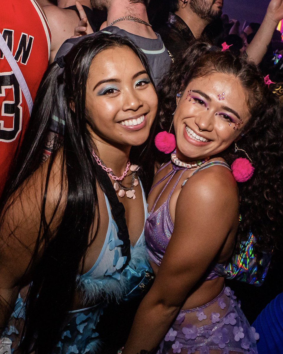 MoonlightMasq_'s tweet photo. Finish those masks, grab your squad, and get ready to dance into the new year!! Our enchanting weekend at the Expo Center is only 𝗧𝗛𝗥𝗘𝗘 𝗗𝗔𝗬𝗦 𝗔𝗪𝗔𝗬! 🌙🎭🥂

📸: @MercPhotography https://t.co/vRngGUu5yk