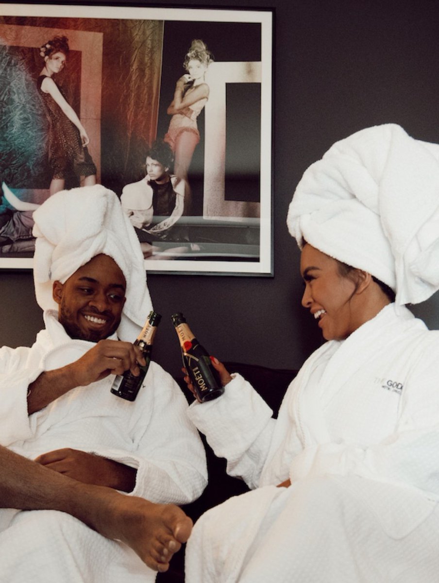 Take a little extra time to celebrate the season with loved ones.

📷 instagram.com/petiteandvogue