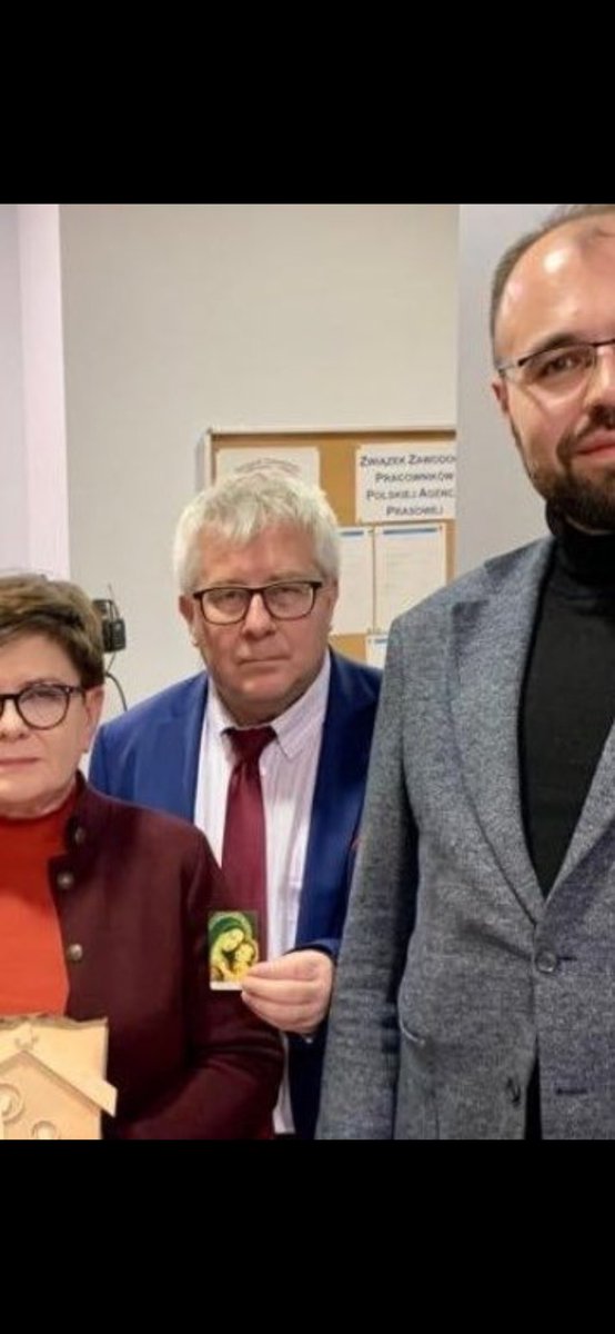 DaisyKowalska's tweet photo. Rysiek debilu to już nie działa, ludzie już wiedzą co z was za chujki;)) https://t.co/iZTUodsNMy