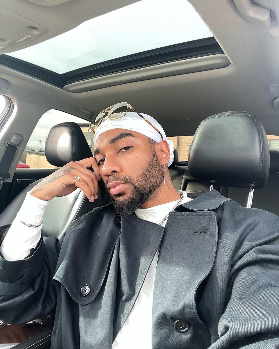 SwannyIvy's tweet photo. 🎅🏾 https://t.co/MphUwT5hev