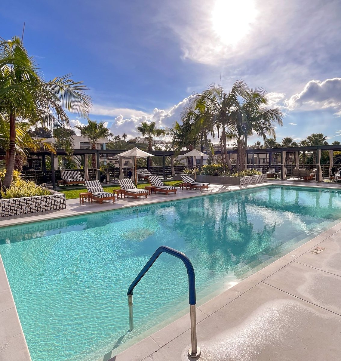 GalaxyDraperies's tweet image. Draperies aren't just for indoors! Privacy for each cabanas with UV protection to boot!

#cabana #poolside #solarshades #draperies #outsidedrapes #outdoorliving #socalliving #losangelesliving #sunprotection #UVprotection #playavista #insolroll #sunbrella #b2b