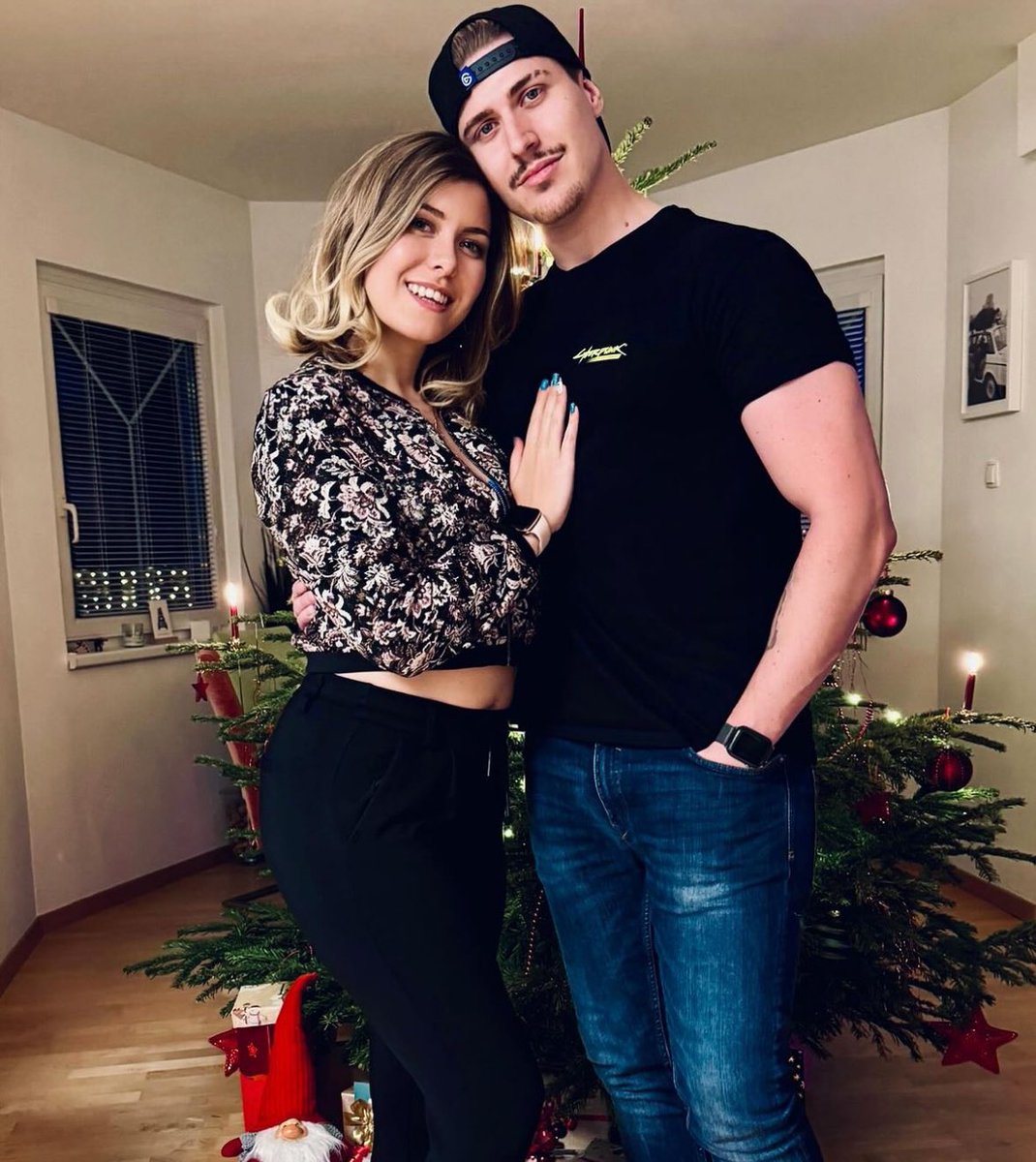 Christmas pictures with waifu ❤️
<a href="/BecciPlays/">JustBecci ⚠️Inaktiv⚠️</a>
