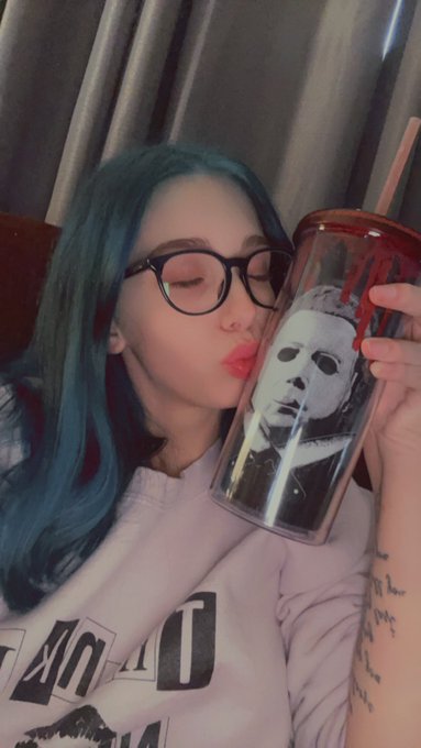 Got this cup for Christmas.. 🥰 so amazing. https://t.co/Z4yHVlCPSt
