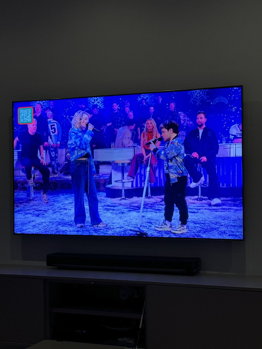 ehollenberg's tweet image. Wauw, wat een stem heeft #Pommelien toch❤️ Gaaf zo met @RoelvanVelzen #thestreamers Genieten🕺🎼💃🎤