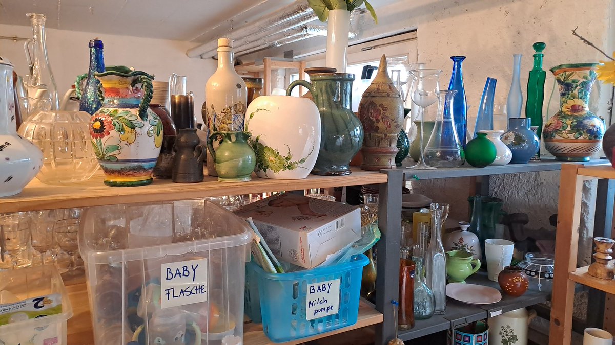 🌥Heute war weniger los als sonst, aber mehr als gedacht. Das haben wir genutzt um einiges aufzuräumen. Wir haben wieder viel zu viele #Bücher 📚🧥🧸

🆓️🛒#Umsonstladen #kostnix #Gratisladen #Freeshop🆓️🛒