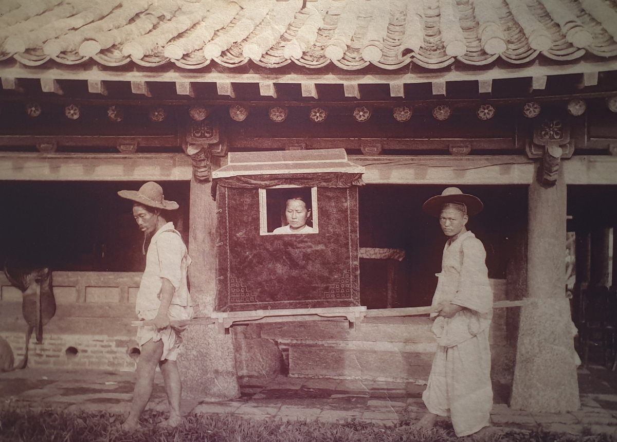 Lady on #palanquin #가마 탄 여인 historylibrary.net/entry/Lady-on-…