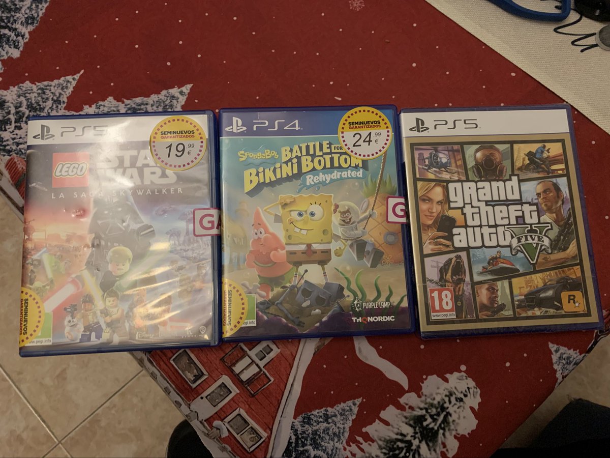 PabloParra_95's tweet photo. El sábado en los alrededores del Plaza Norte 2 me encontré una bolsa del Game con estos tres juegos de la Play 5. Seguramente serían los regalos de alguna familia, así que tratemos de que la magia de los Reyes Magos llegue a su destino.

Se agradece RT

Twitter, haz tu magia https://t.co/Q0idS6oiUS