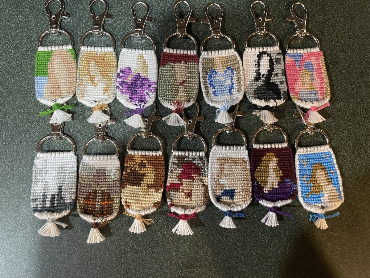 swiftie1ncanada's tweet photo. ‼️🫶3K GIVEAWAY🫶‼️

as a thank you for 3k, i’m doing another keychain giveaway!

ONE winner will receive a custom keychain, completely handmade by me! (photos are examples)

how to enter:
-follow
-RT
-that’s it! open to those in the US or Canada, ends on 01/15/24! https://t.co/zDPlCBemOK