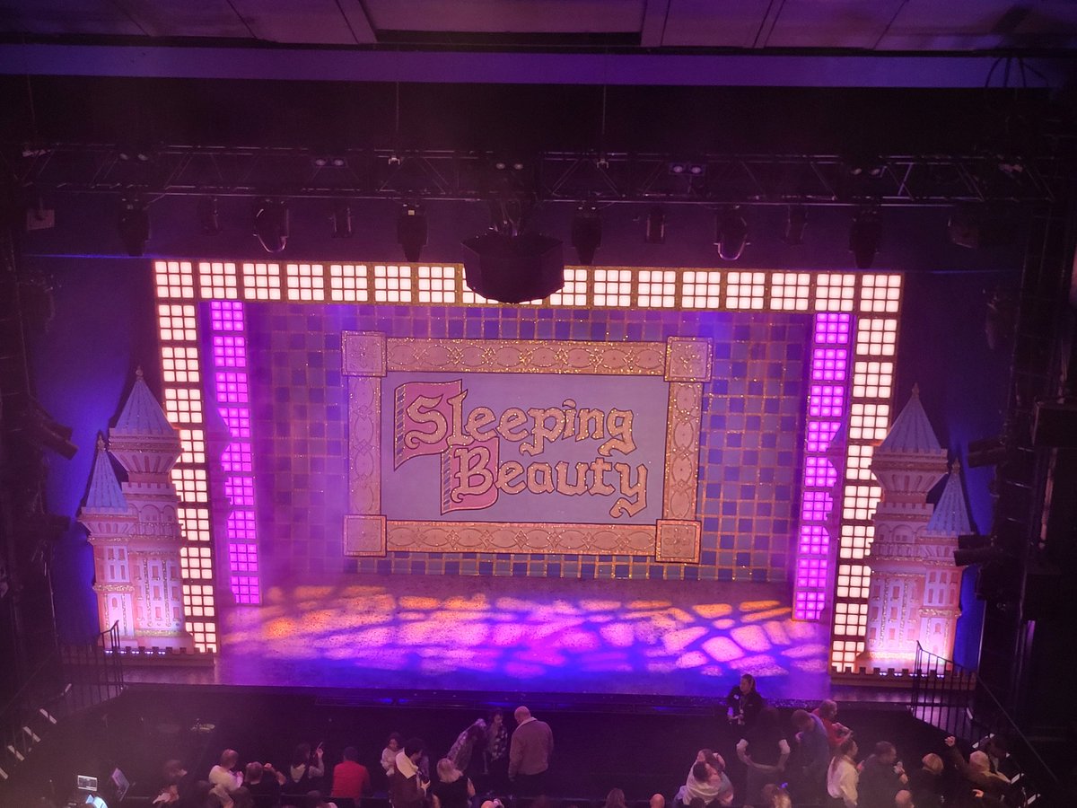 RobertPetrarca's tweet photo. A great 2023 Boxing Day evening performance at @thehawthcrawley, well done, everyone in 'Sleeping Beauty'. Fabulous cast including West End superstar Carrie Hope Fletcher, CBeebies favourite Andy Day and Crawley's number one Dame Michael J Batchelor https://t.co/cP3lAswsmd
