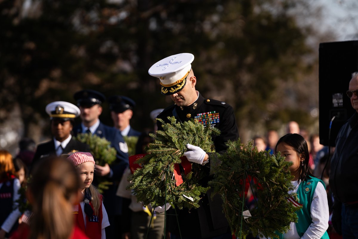 lexus__ss's tweet photo. DARCARS Team honored veterans at Wreaths Across America on Dec 16th. Grateful for the ongoing partnership with Wreaths Across America, acknowledging their dedication to honoring over 14,000 veterans at the U.S. Soldiers’ &amp; Airmen’s Home National Cemetery. https://t.co/EENQUcwNFq