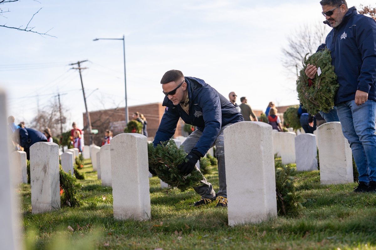 _lexusofmtkisco's tweet photo. DARCARS Team honored veterans at Wreaths Across America on Dec 16th. Grateful for the ongoing partnership with Wreaths Across America, acknowledging their dedication to honoring over 14,000 veterans at the U.S. Soldiers’ &amp; Airmen’s Home National Cemetery. https://t.co/vstct5dOXp