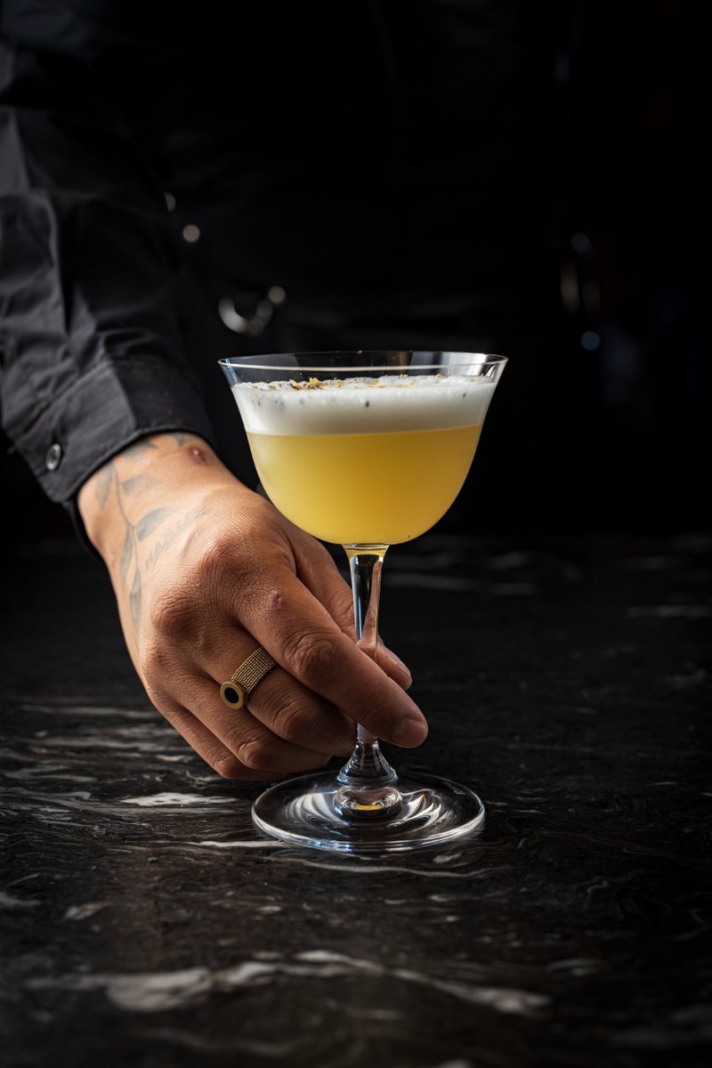 Nuestra coctelería de autor va a deleitar tus sentidos ¡Ven a probar nuestras bebidas en Balcón del Zócalo! 

Reserva tu mesa en WhatsApp: bit.ly/38M6tsY 
 
#BalcónDelZócalo #Gastronomia #Menu #LaCocinaDeBalcón #BDZ #ZocaloCDMX #CentroHistoricoCDMX #PepeSalinas #Chef
