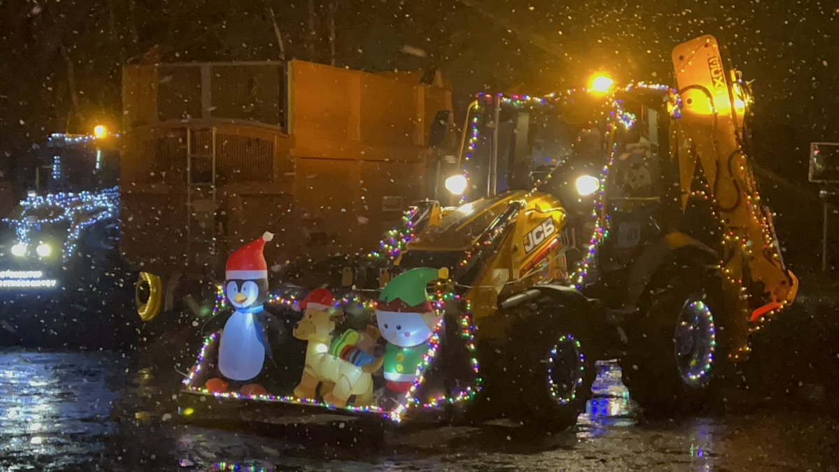 Tomorrow @HarmstonYFC are doing their annual #TractorRun around villages in Lincolnshire to raise funds for us and another Charity, Nunnys Farm. If you’d like to see lots of tractors lit up with lights, put on a coat and join in the fun. Details & times of the 27 mile route ⬇️