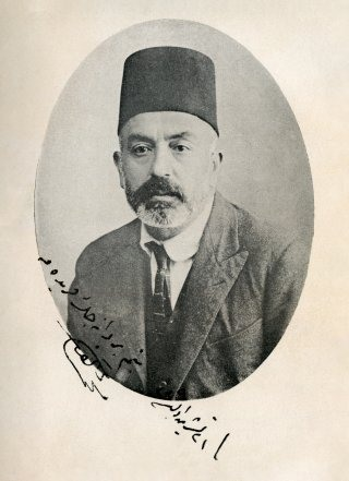 Şahsiyet, ehliyet ve mensubiyetin mücessem timsâli;
Pirimiz Hz. Yunus Emre'nin zor zamanlardaki halefi
Mehmed Âkif Ersoy (ö. 27 Aralık 1936)
rahmet ve dua ile...
islamansiklopedisi.org.tr/mehmed-akif-er…