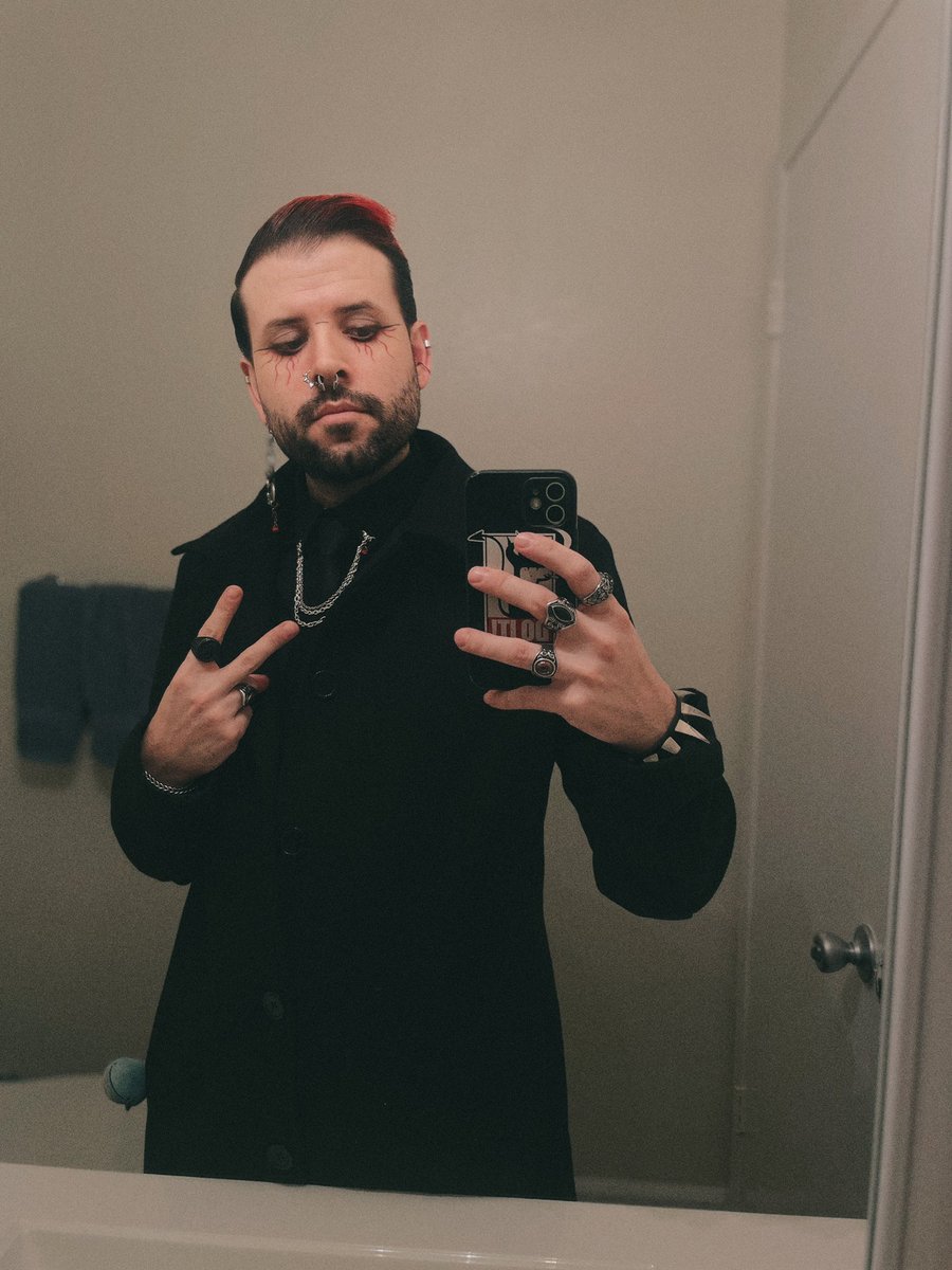 CryingCastlez's tweet image. Xmas fit 🎄