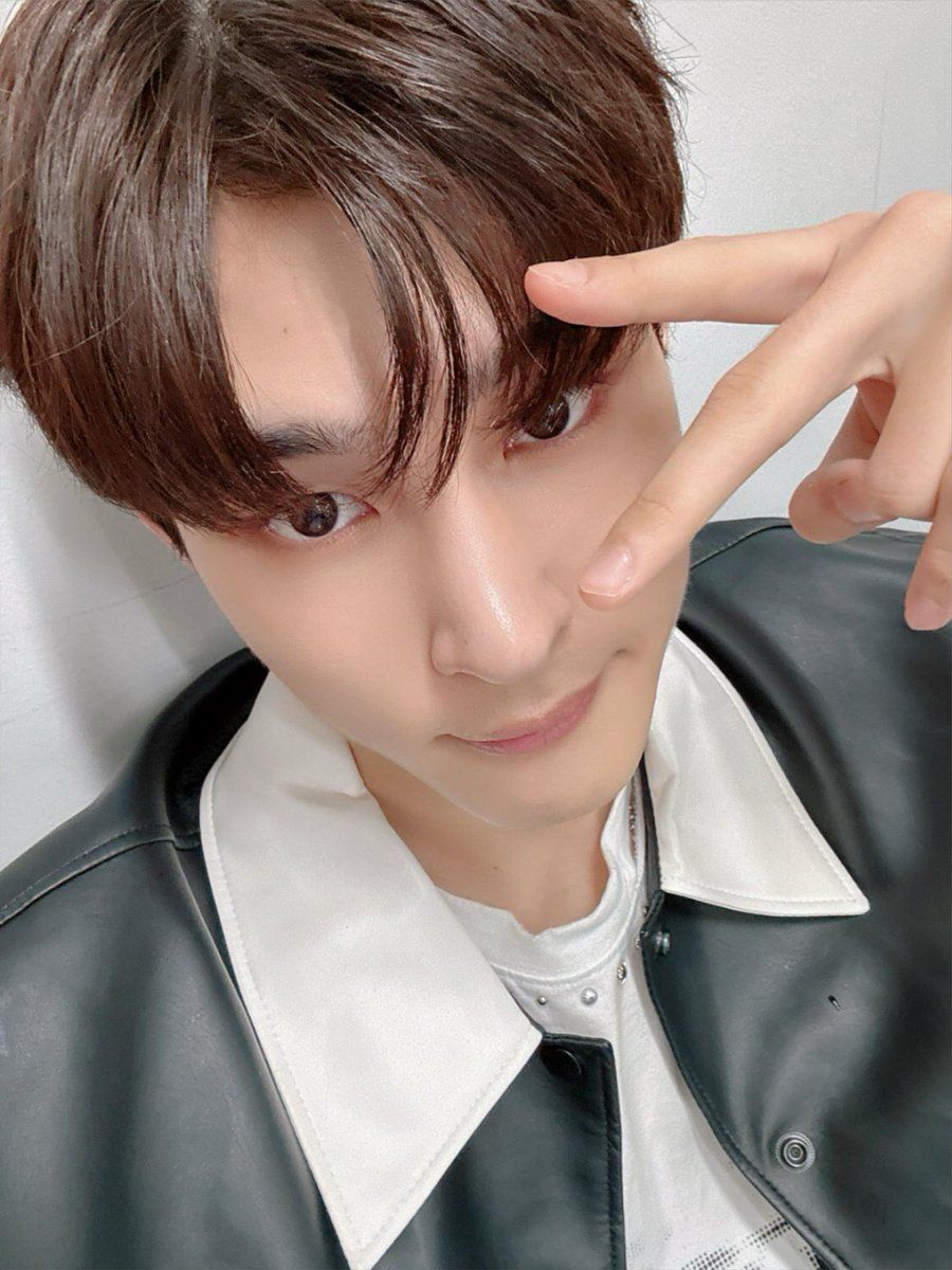 TaehoonFrance's tweet photo. • 📸

« Il ne reste plus beaucoup de temps cette année, je suis triste.»

©️| @tan__official_

#️⃣| #TAEHOON #방태훈 #CLIMIX #ToAllNation #탄 #TAN #PROXIMA https://t.co/s38jryQkG8