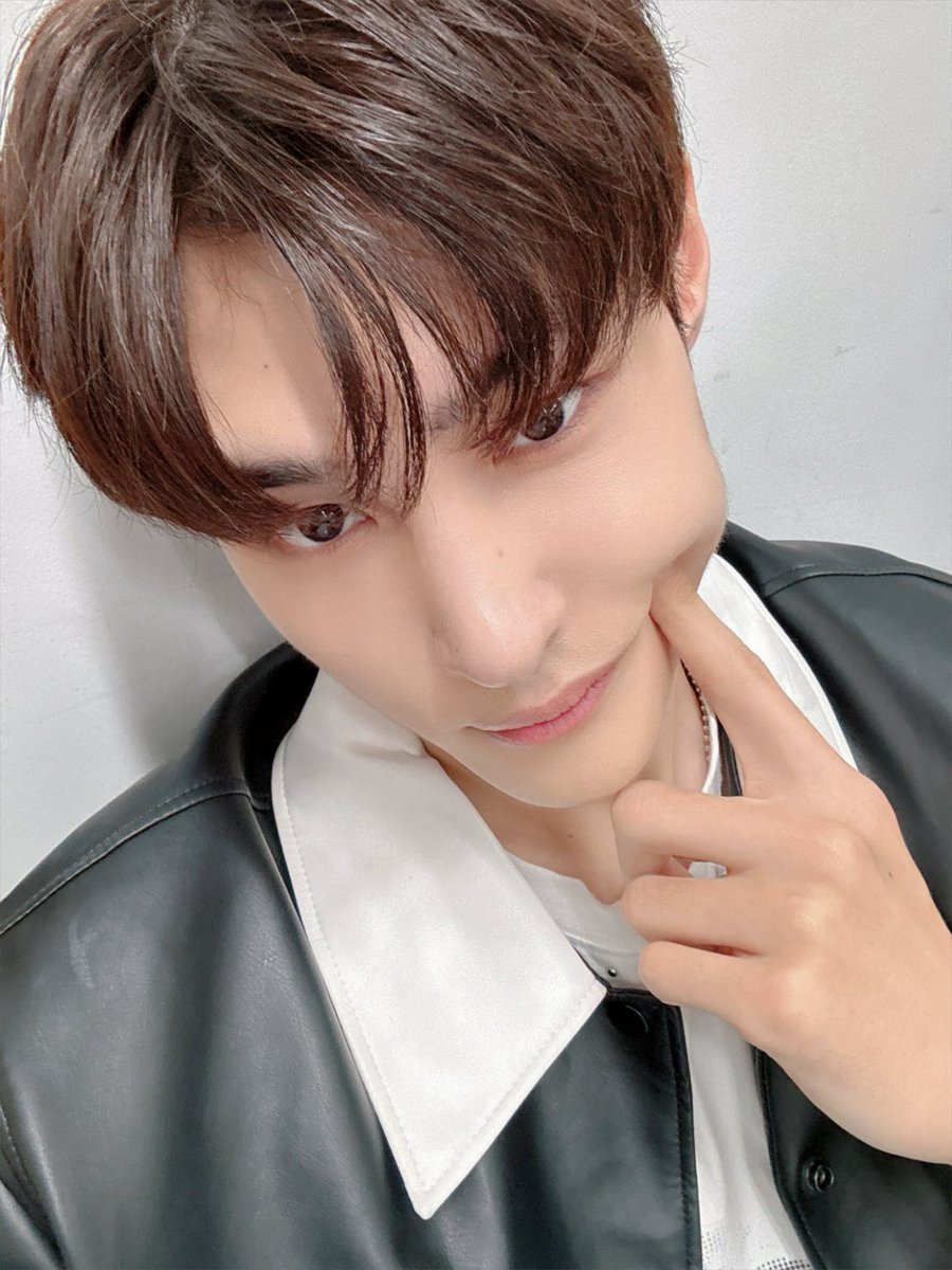 TaehoonFrance's tweet photo. • 📸

« Il ne reste plus beaucoup de temps cette année, je suis triste.»

©️| @tan__official_

#️⃣| #TAEHOON #방태훈 #CLIMIX #ToAllNation #탄 #TAN #PROXIMA https://t.co/s38jryQkG8