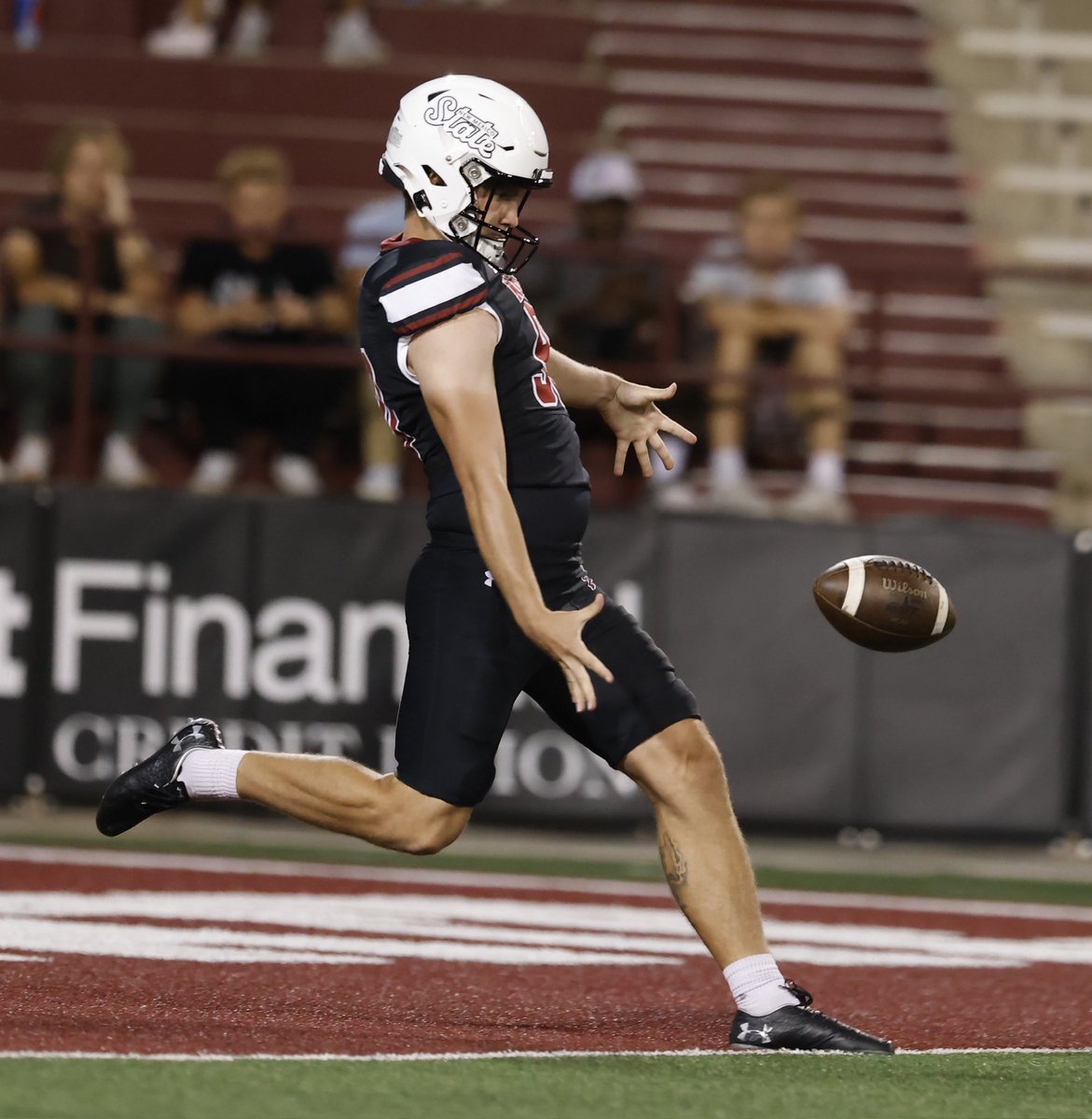 With the recent changes at NMSU, I have decided to enter my name into the transfer portal with one year of eligibility remaining. 

⁃40.9 average 
⁃ 20 inside the 20
⁃1 TB