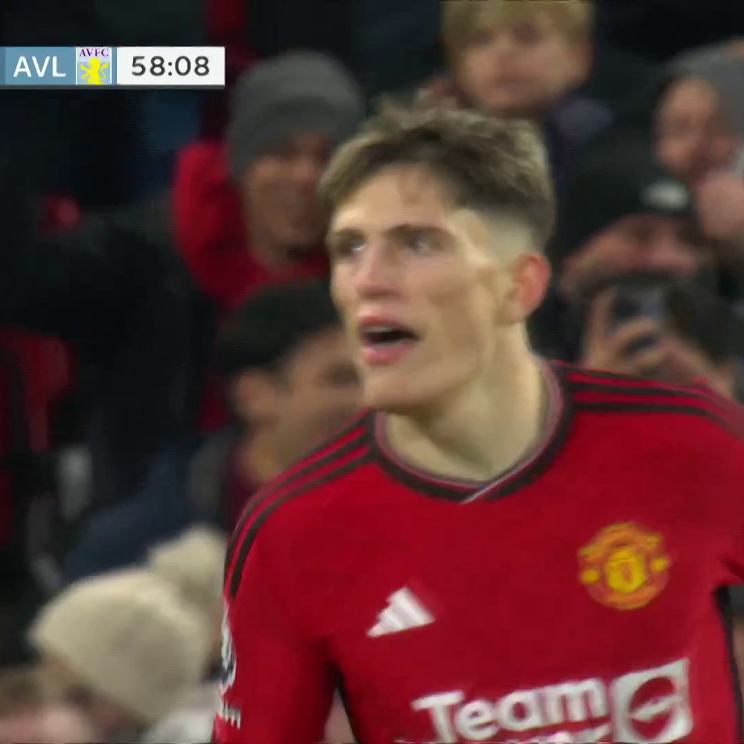 Alejandro Garnacho pulls one back for Manchester United! #MUNAVL📺 @USANetwork