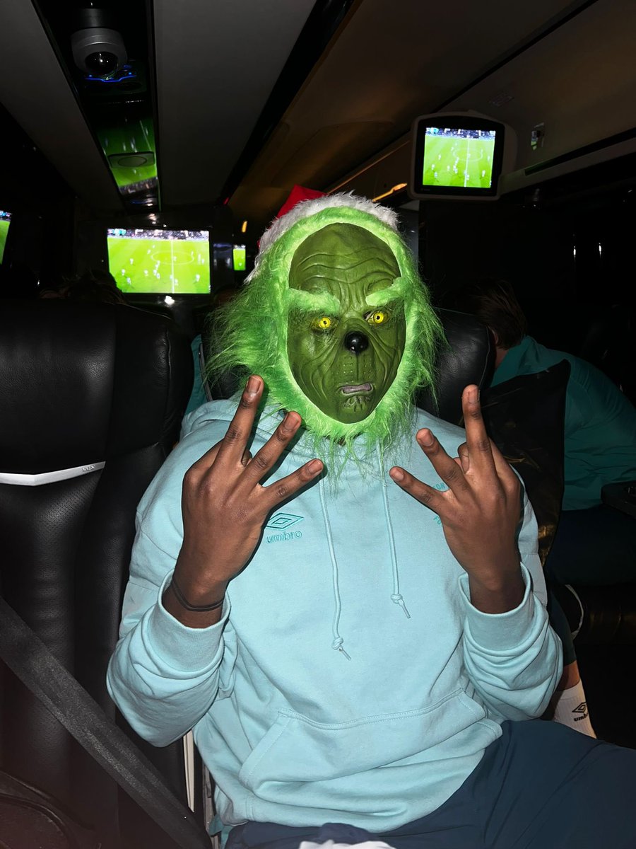 PellyRuddock's tweet photo. Stealing points at Christmas 🎁 +3
Happy holidays to you all🎄

#COYH #PRM #SHULUT https://t.co/YOGfRRC79X