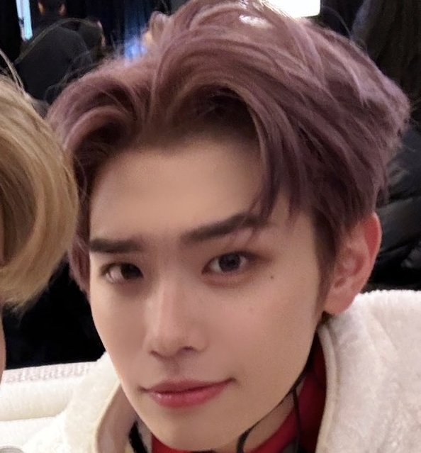 IM_LESSERAFlM's tweet photo. ITS PINK IF YOU SQUINT HARD ENOUGH https://t.co/VBuJ5r2S8G