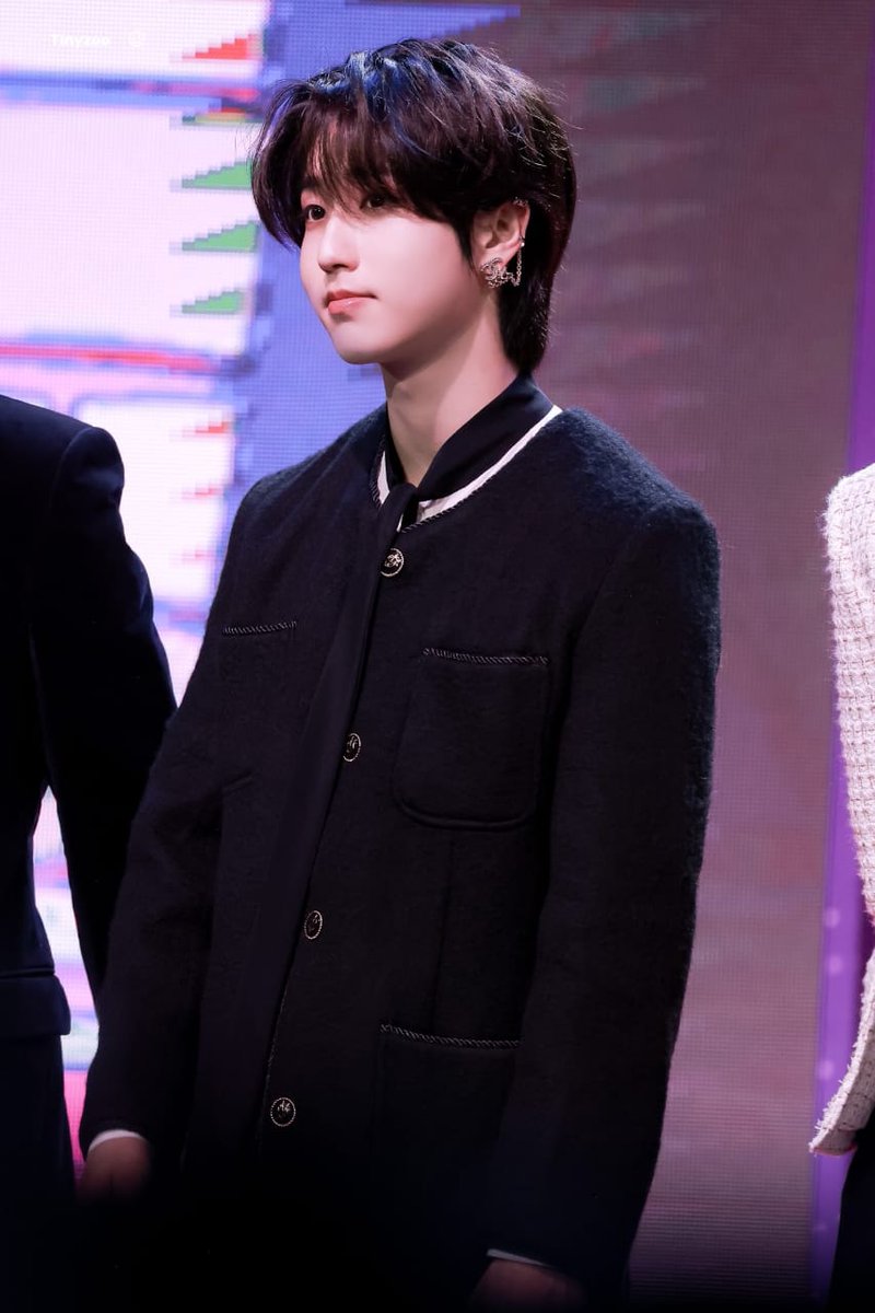 StyleByHAN's tweet photo. 231225

HAN's blazer was from the brand "Noir Desir (NRDR)"

#HAN #한 #한지성 #스트레이키즈한 #ハン #ハンジソン @Stray_Kids https://t.co/LqEu6QOEUQ
