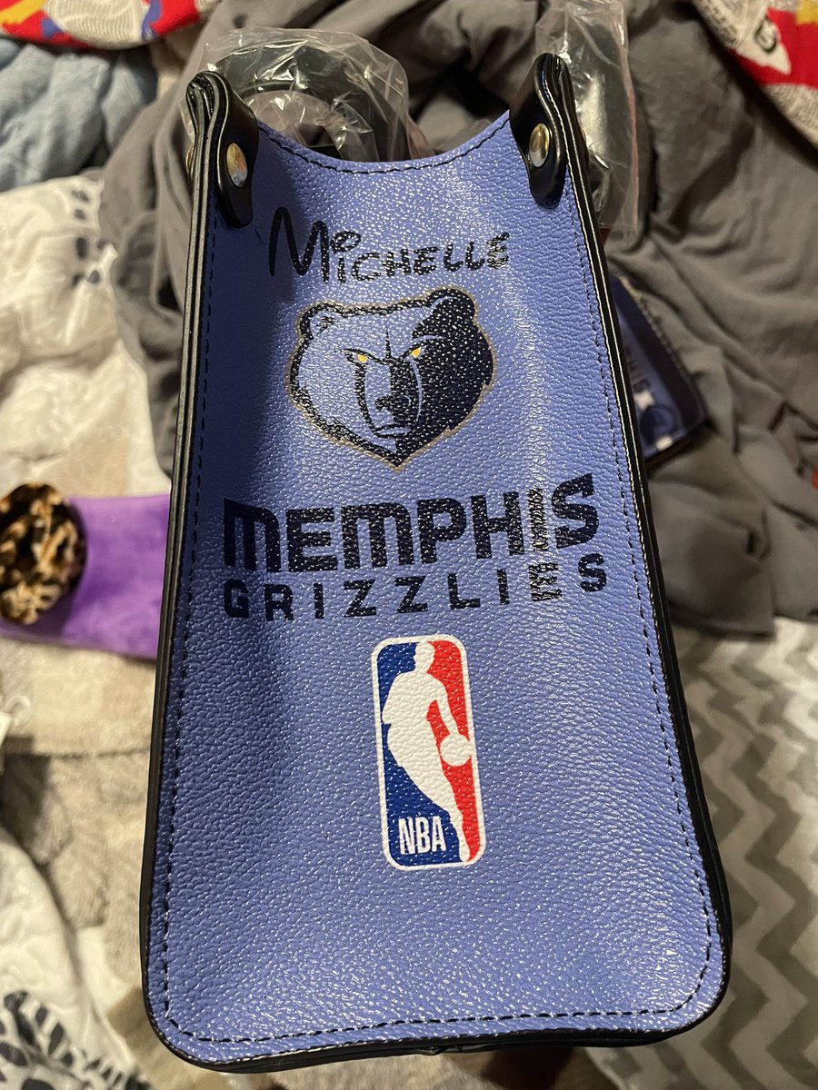 chellcoop's tweet photo. @CREAMYCOLE_ @JarvisGreerWMC Loving this purse https://t.co/fOkcvh9mE3