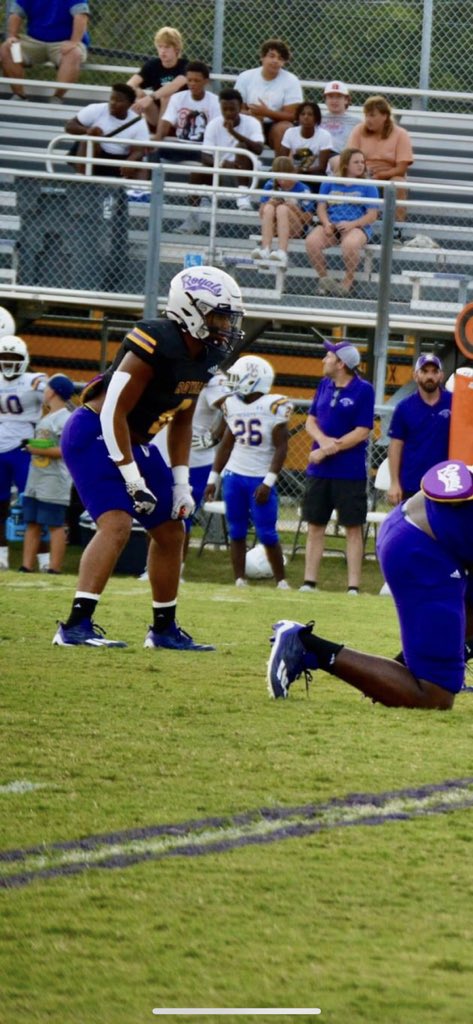 CamarenBeck's tweet photo. 2024 Lb/Rb still looking for a home👀👀
Gpa:3.0
Height:5”10
Weight:195
📍:Bleckley county high school https://t.co/pWQpCC5KGh