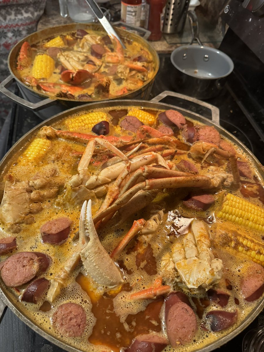 TheyHateDuffy's tweet photo. The theme for Christmas yesterday was Christmas by the Sea. We had all seafood. Overestimated how much seafood we could eat lol https://t.co/WG6VodpnHE