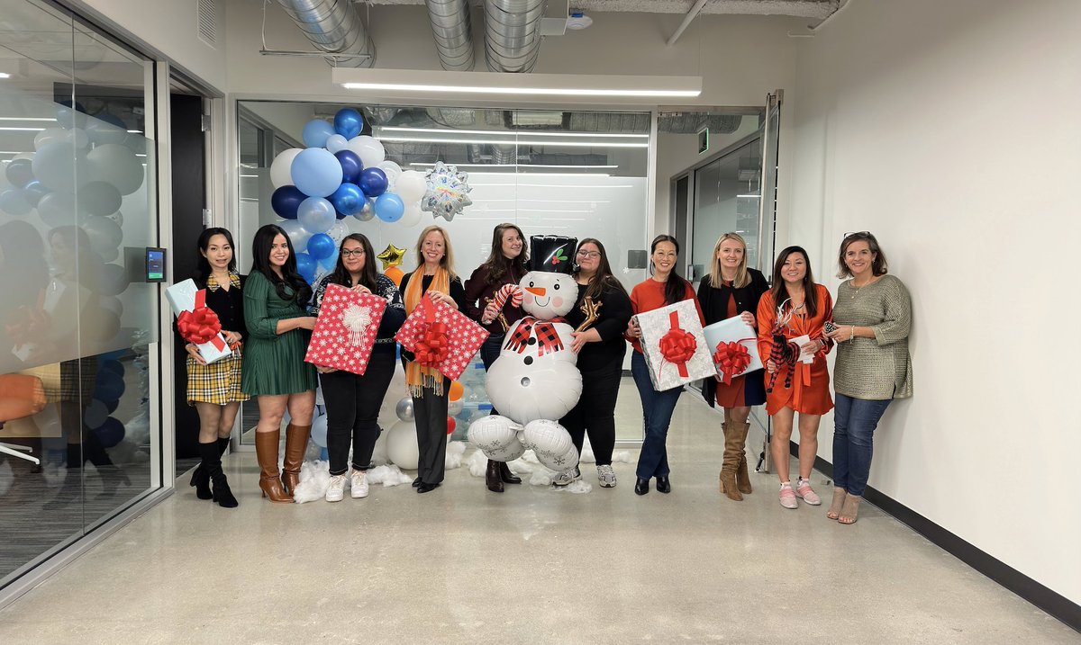 Alation's tweet photo. #AlationGivesBack in the U.S.!

🧒 SLC prepared boxes of food at @Forthekidsorg for families over the 2 week break during the holidays

🎸 RWC built and donated musical instruments &amp; bikes for @dscbayarea &amp; @BGCA_Clubs https://t.co/uzypAslJEW