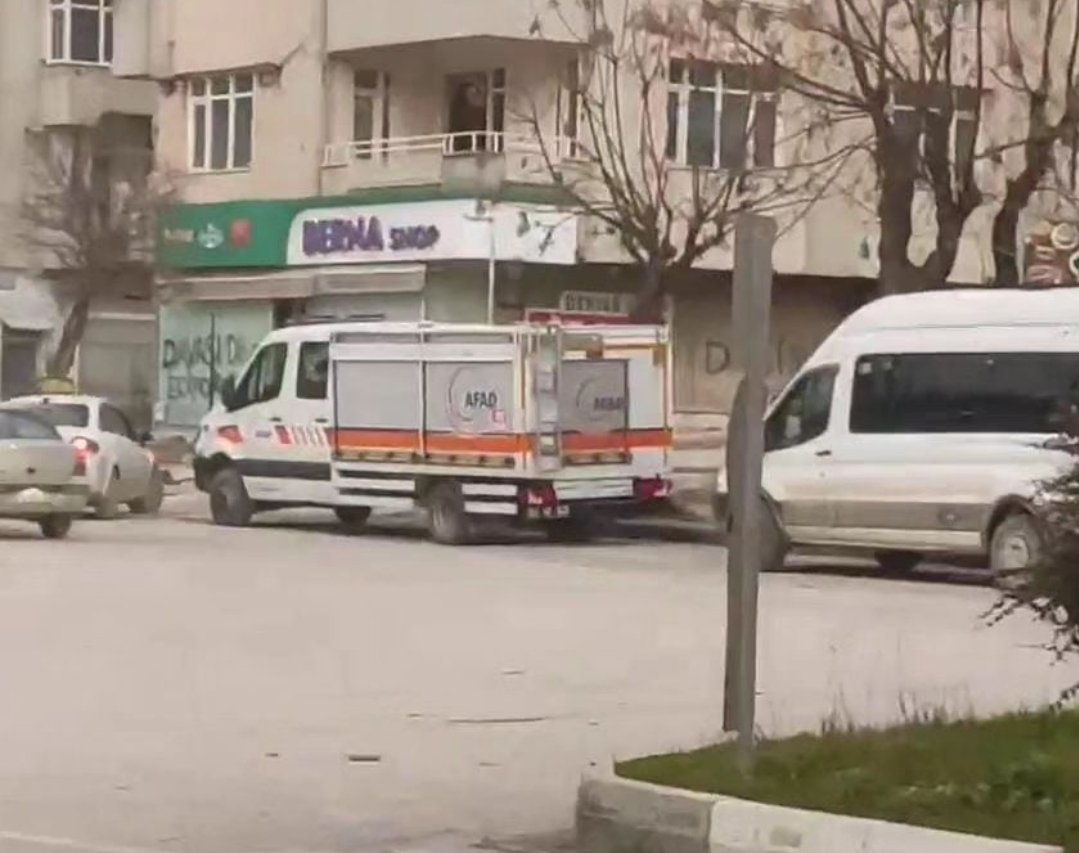 Hatay Defne'de 323 gün sonra bir binanın temelinde ceset bulundu. Ülkede hala ceset çıkan binalar varken daha önemli ne olabilir?