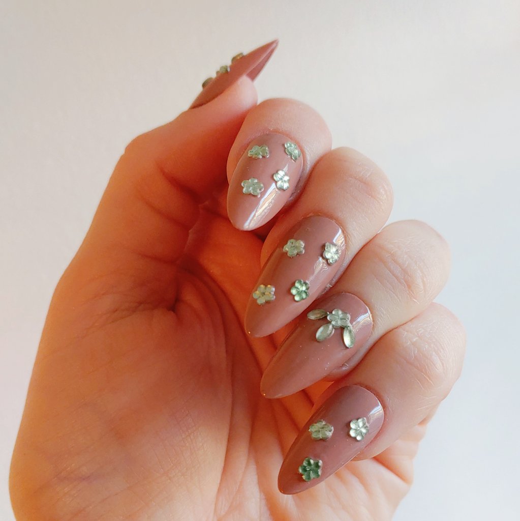 DelishNails's tweet image. So far this winter has felt more like spring... So here is a spring set 🌼🌱 #pressonnails #springnails etsy.com/ca/listing/144…