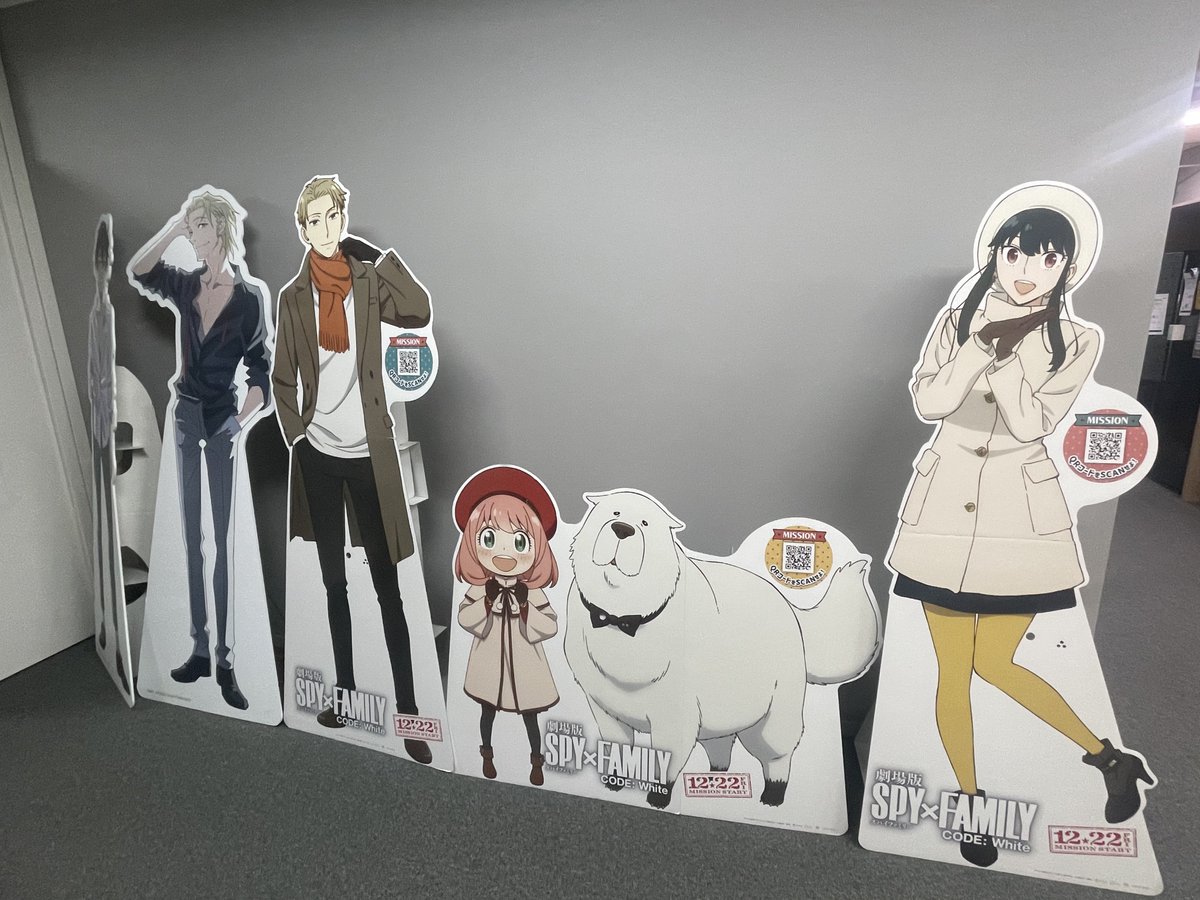 アーニャ(SPY×FAMILY) ,黄昏|ロイド・フォージャー(SPY×FAMILY) ,ヨル・フォージャー(SPY×FAMILY) 「ムビチケもらったけどまだ行けてない... 」|かいわれ大根のイラスト