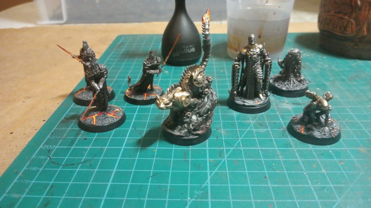 BreakingRadz's tweet photo. It's boxing day my dudes. Well what's left from 1st to third. My cabal, another to be done and lastly Empress of shadows #ReigninHell #paintalltheminis https://t.co/VcixfPIS4Z