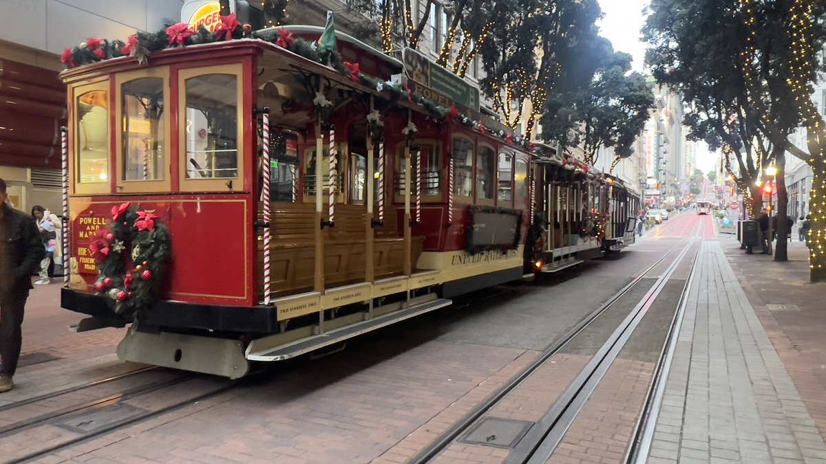 talesoftherails's tweet photo. @sfmta_muni @sf_cablecar #cablecarchristmas scenes…actually on Christmas Day. Went for a walk around to stretch my legs
@munidiaries @sfmsr @onlyinsf @415urbanadventures @SFCCM @mydayinSF #sanfrancisco @thebuenavistasf #iphonephotography #streetsofSF https://t.co/rg0mCOmvDS