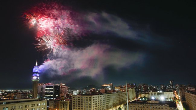 Cooperativa's tweet photo. Por quinto año consecutivo, no habrá show pirotécnico en la Torre Entel #CooperativaContigo https://t.co/Q10aVozSIN https://t.co/M9HFxMAItR