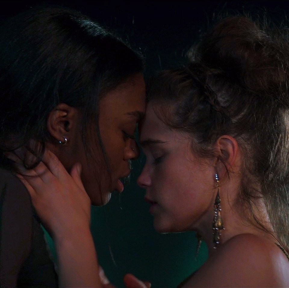 bella_xyz's tweet image. Merry Christmas #firstkill fandom! 🎅🏻🎄🎁 #savefirstkill #mochabands #sarahcatherinehook