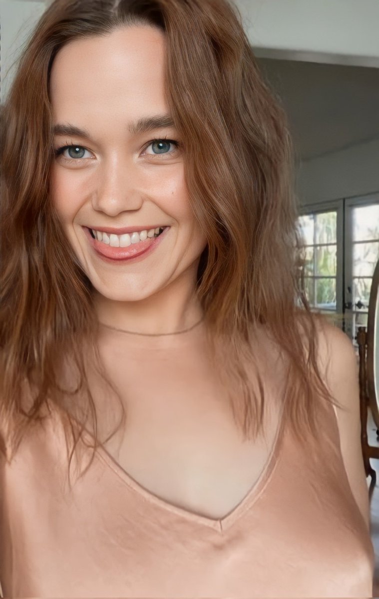 bella_xyz's tweet image. Merry Christmas #firstkill fandom! 🎅🏻🎄🎁 #savefirstkill #mochabands #sarahcatherinehook