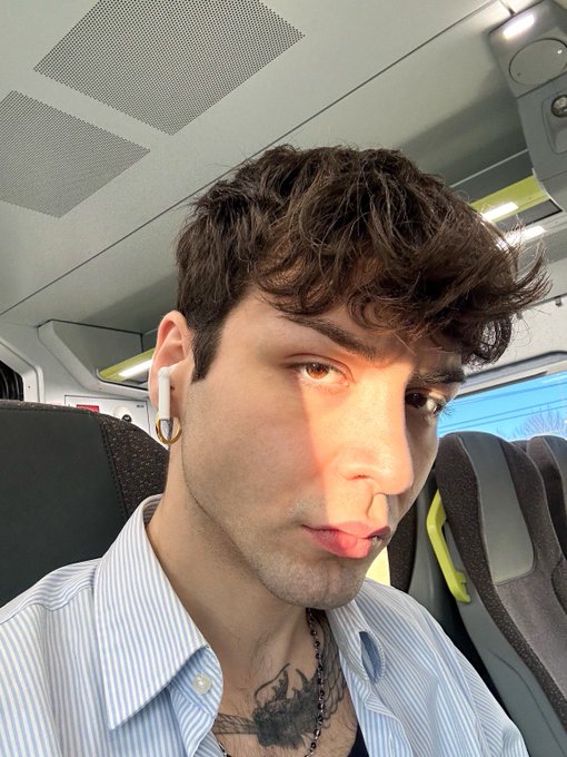 1 pic. does my face give it away? https://t.co/pEqI7WC1b6