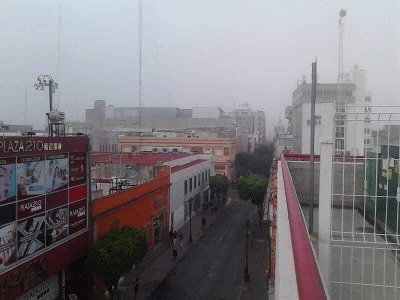 somosdleon's tweet photo. No estás viendo Silent Hill, estás viendo León, Guanajuato, con un cielo completamente nublado y frío. 

Estamos viviendo un invierno frío y bastante rico... 🥰❤️ https://t.co/0sAoveeGIO